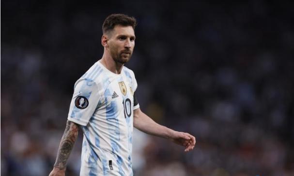 成龙别买情怀了，别让情怀成为烂片的遮羞布！这钱非赚不可吗？